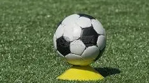 杜兰特火箭战脚踝严重受伤，步履蹒跚返回更衣室